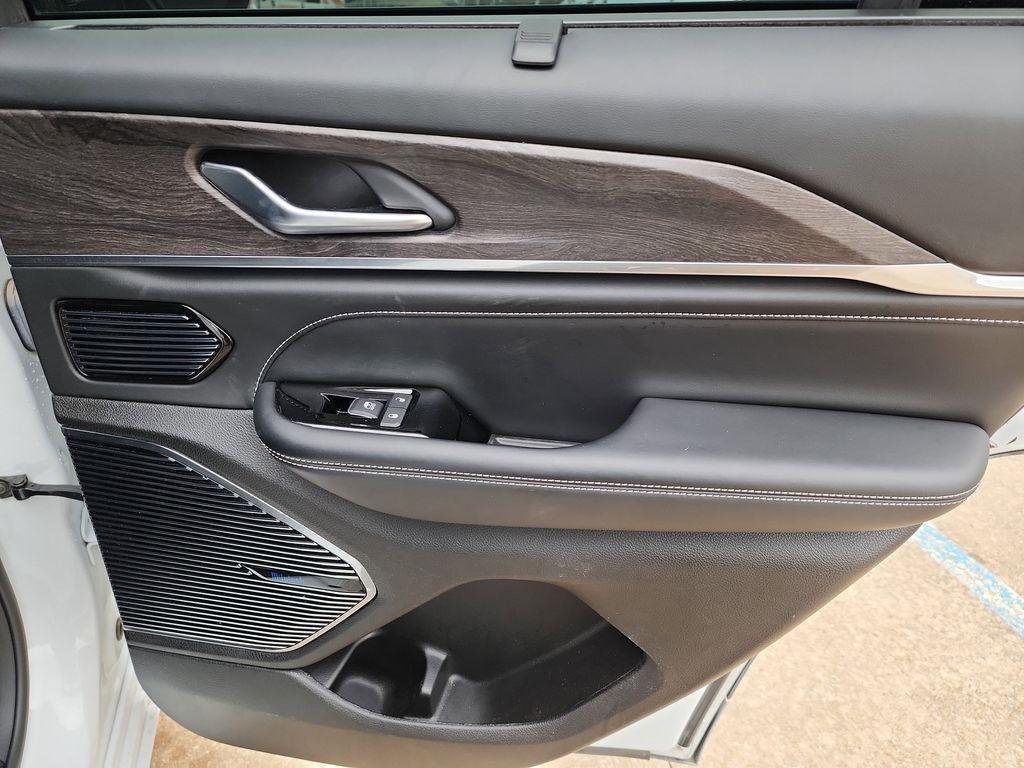 used 2022 Jeep Grand Cherokee car, priced at $35,995