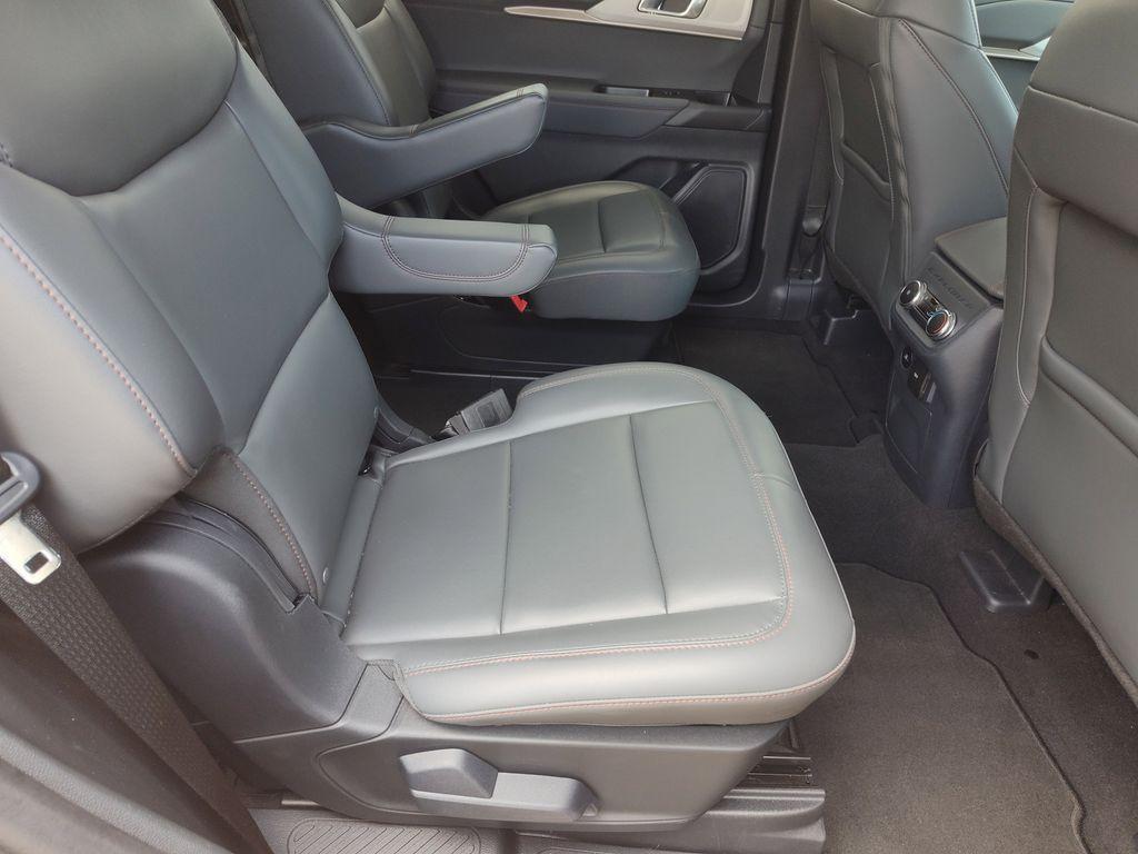 new 2025 Ford Explorer car, priced at $39,450