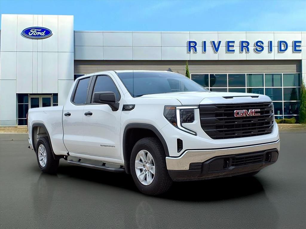 used 2025 GMC Sierra 1500 car, priced at $31,995