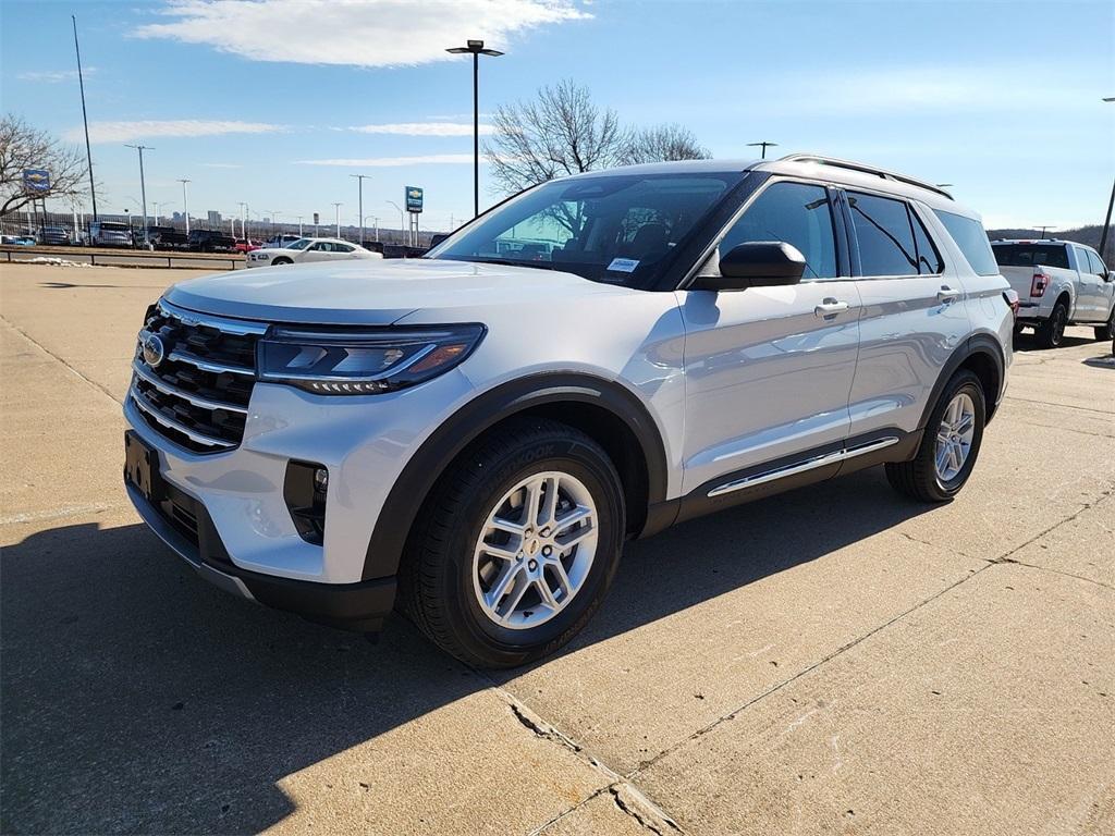 new 2025 Ford Explorer car, priced at $42,301