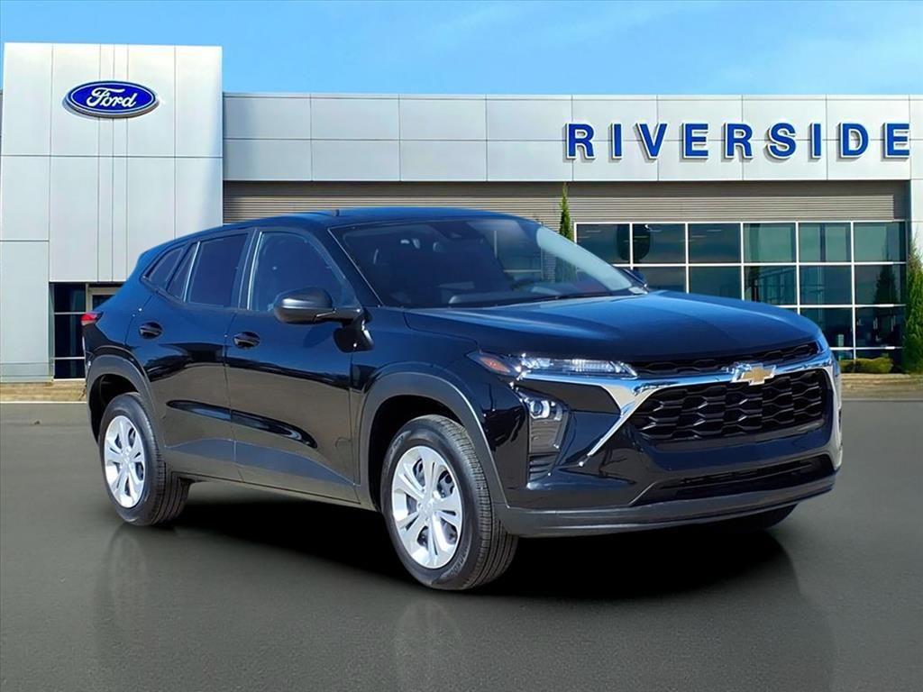 used 2025 Chevrolet Trax car, priced at $20,995