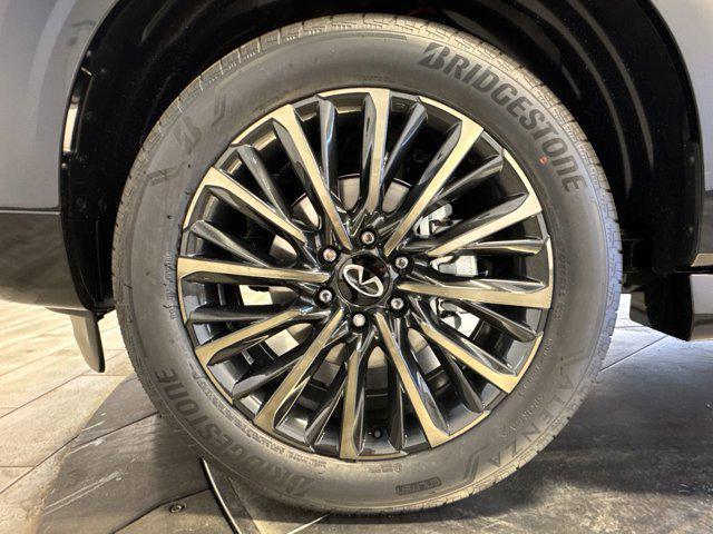 new 2025 INFINITI QX80 car, priced at $108,590
