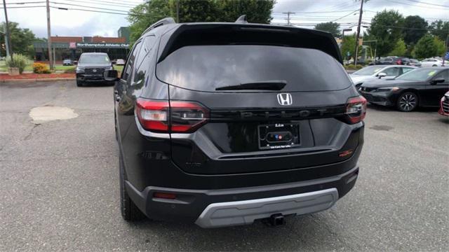 new 2025 Honda Pilot car, priced at $50,795