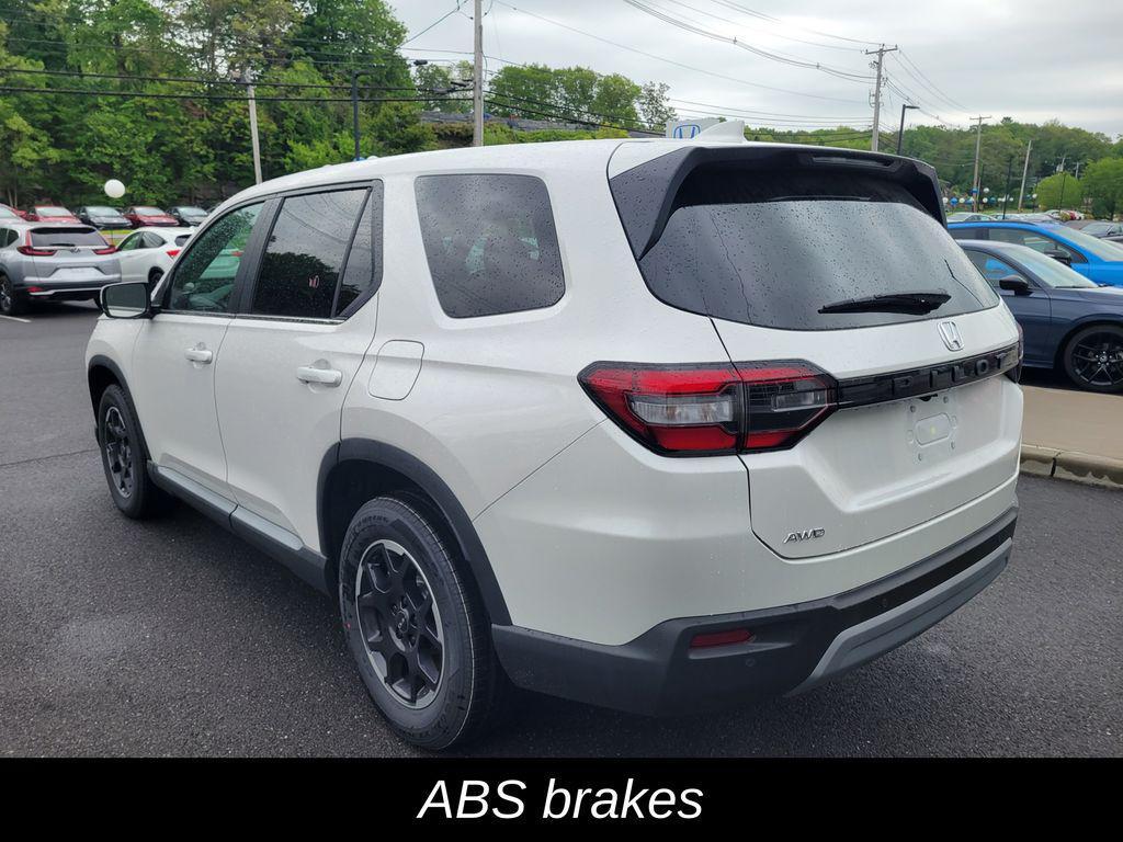 new 2025 Honda Pilot car, priced at $49,405