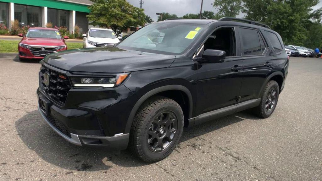 new 2025 Honda Pilot car, priced at $50,895