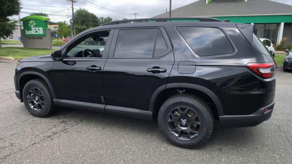 new 2025 Honda Pilot car, priced at $50,895