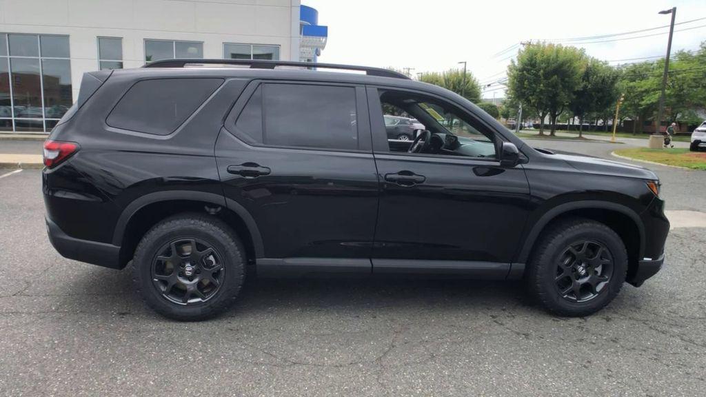 new 2025 Honda Pilot car, priced at $50,895