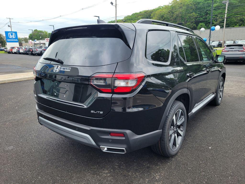 new 2025 Honda Pilot car, priced at $55,260