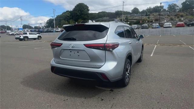 used 2021 Toyota Highlander car, priced at $29,352