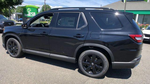 new 2025 Honda Pilot car, priced at $55,675