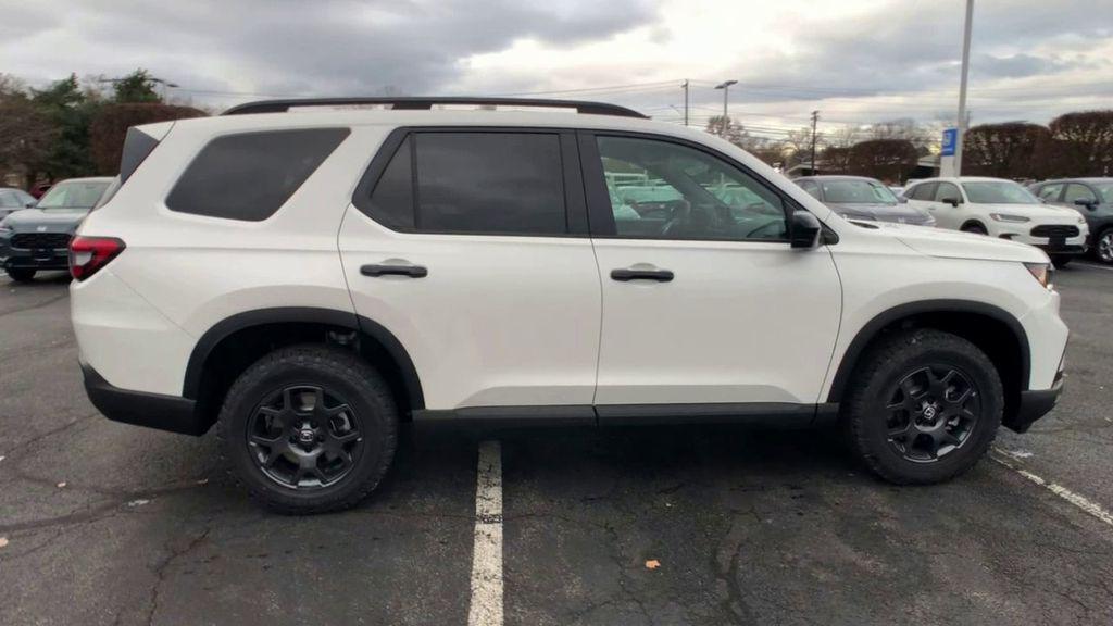 new 2025 Honda Pilot car, priced at $51,830
