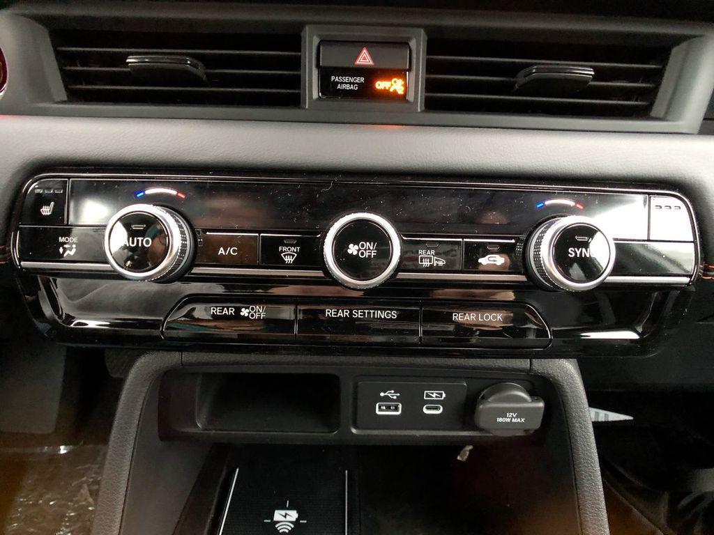 new 2025 Honda Pilot car, priced at $51,830