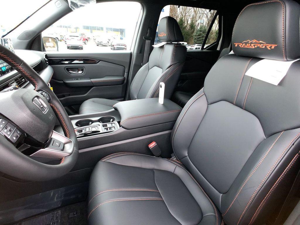 new 2025 Honda Pilot car, priced at $51,830