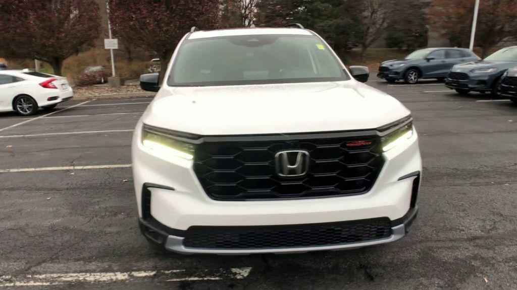 new 2025 Honda Pilot car, priced at $51,830
