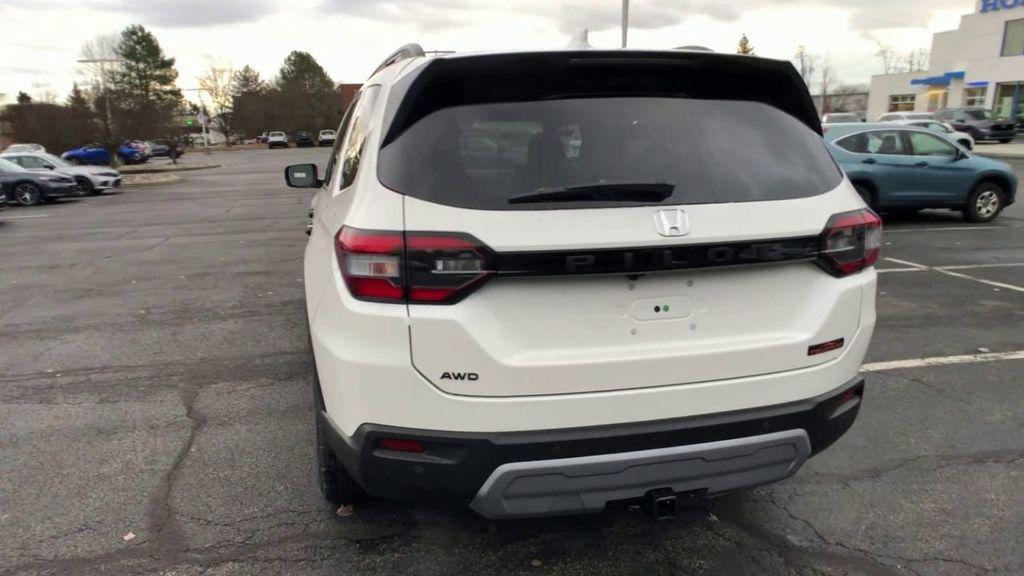 new 2025 Honda Pilot car, priced at $51,830