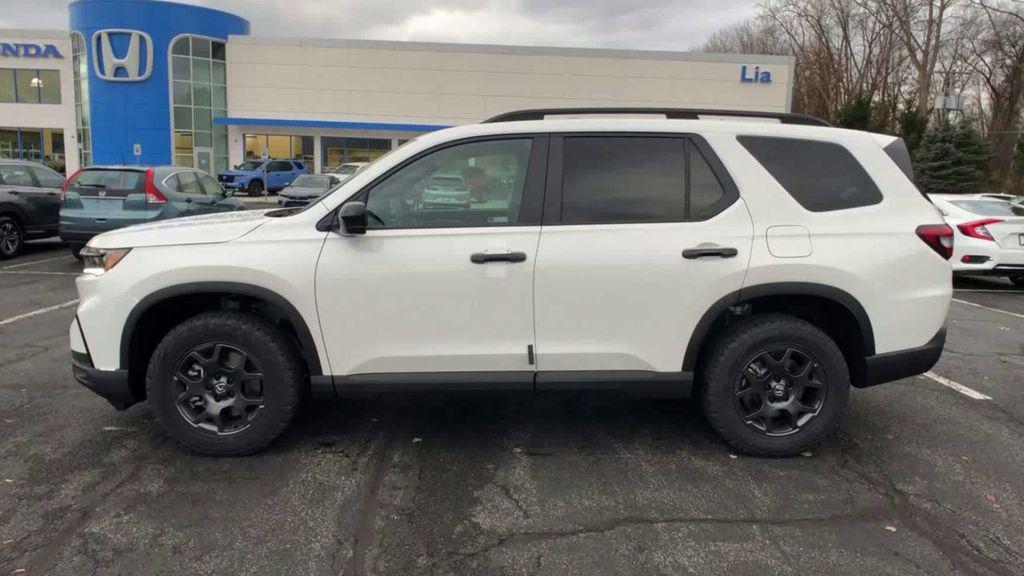 new 2025 Honda Pilot car, priced at $51,830