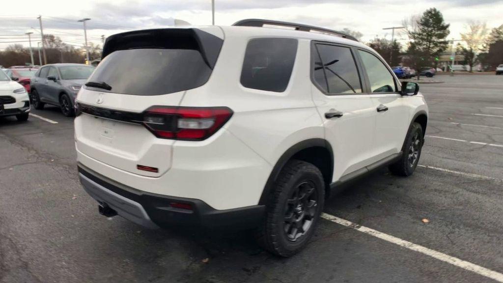 new 2025 Honda Pilot car, priced at $51,830