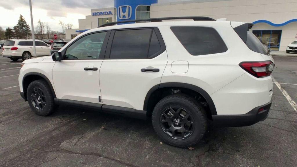 new 2025 Honda Pilot car, priced at $51,830