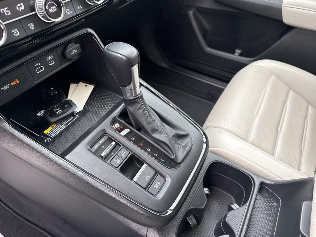 used 2025 Honda CR-V car, priced at $35,900