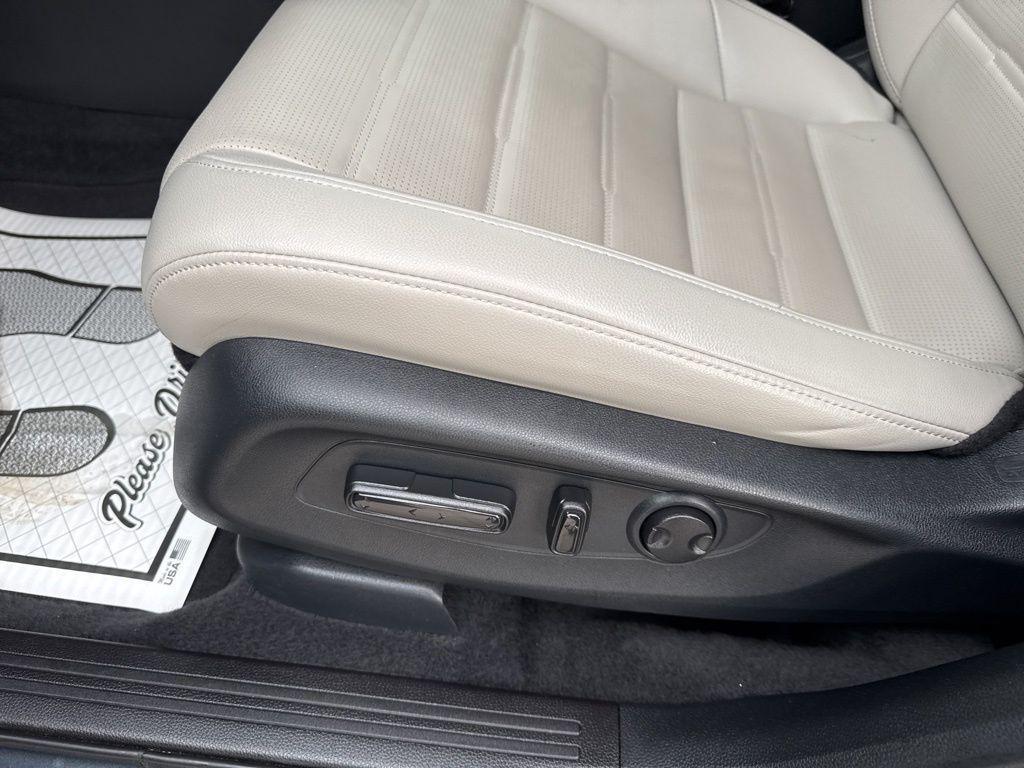 used 2025 Honda CR-V car, priced at $35,900