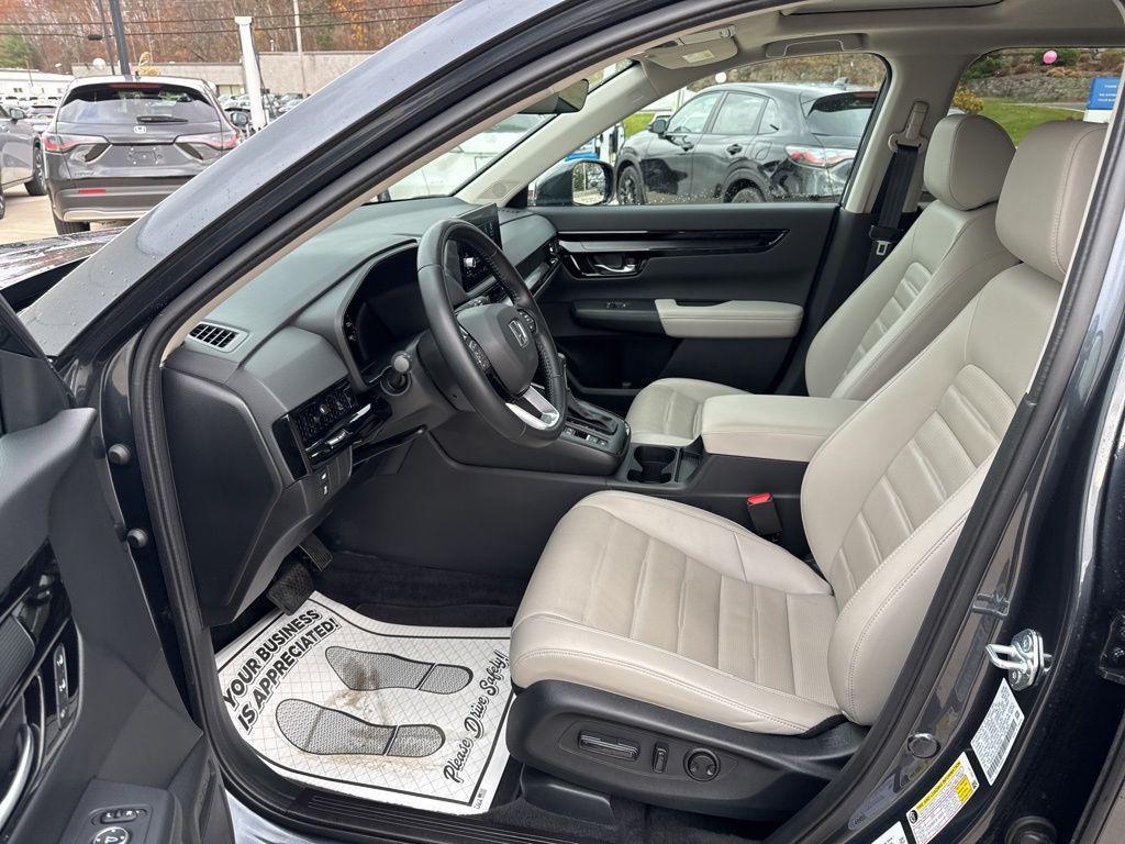 used 2025 Honda CR-V car, priced at $35,900
