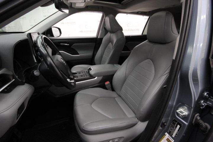 used 2020 Toyota Highlander car, priced at $29,995