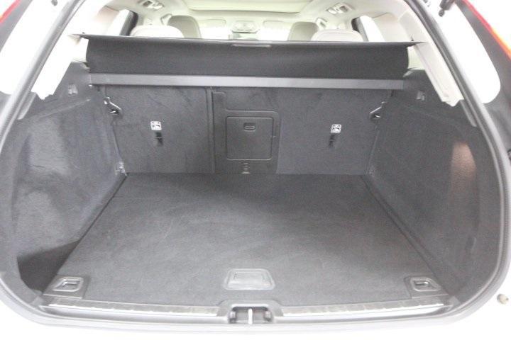used 2022 Volvo XC60 car, priced at $26,995