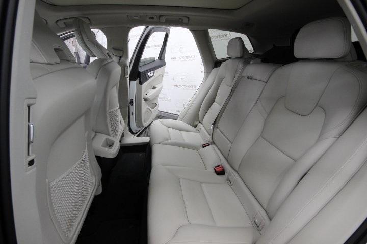used 2022 Volvo XC60 car, priced at $26,995