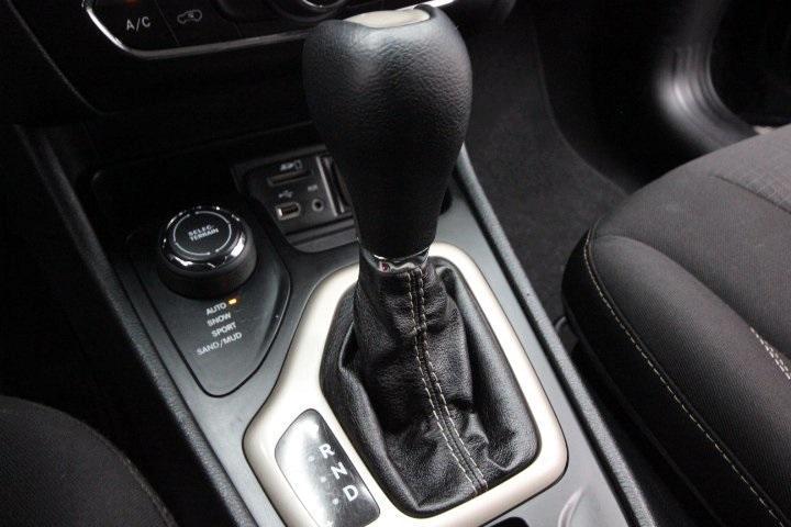 used 2015 Jeep Cherokee car, priced at $7,995