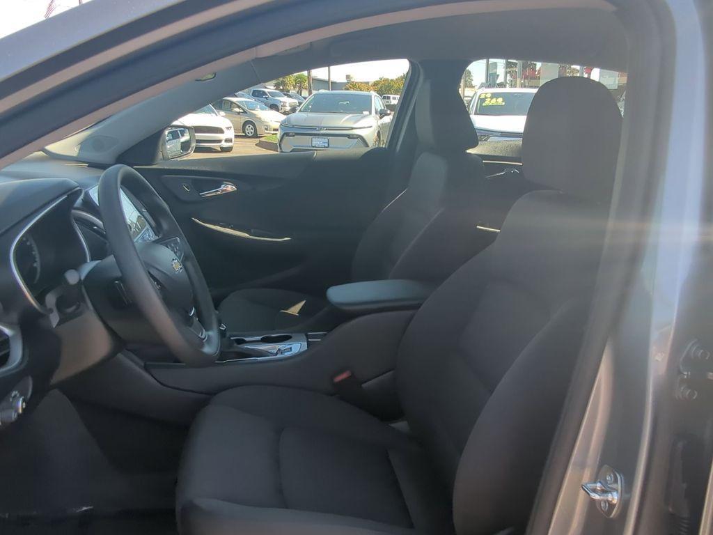 new 2025 Chevrolet Malibu car, priced at $25,940