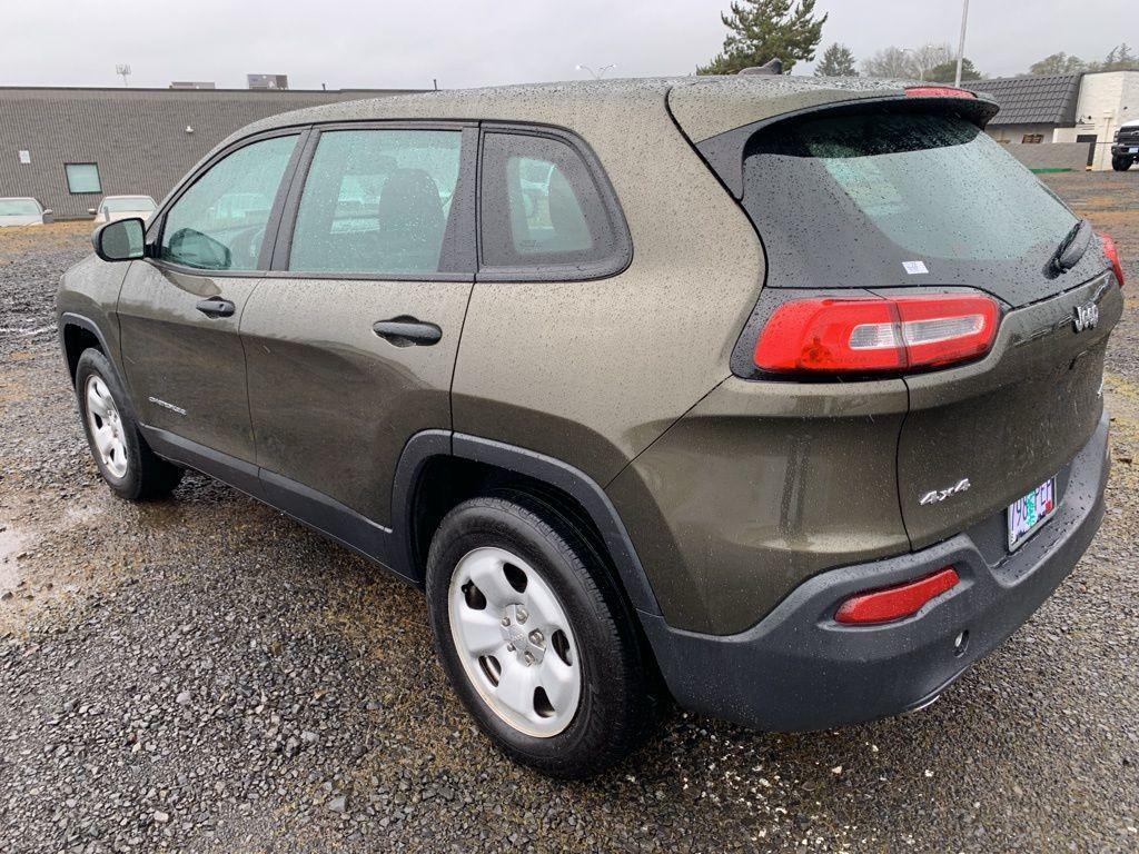 used 2014 Jeep Cherokee car, priced at $10,995