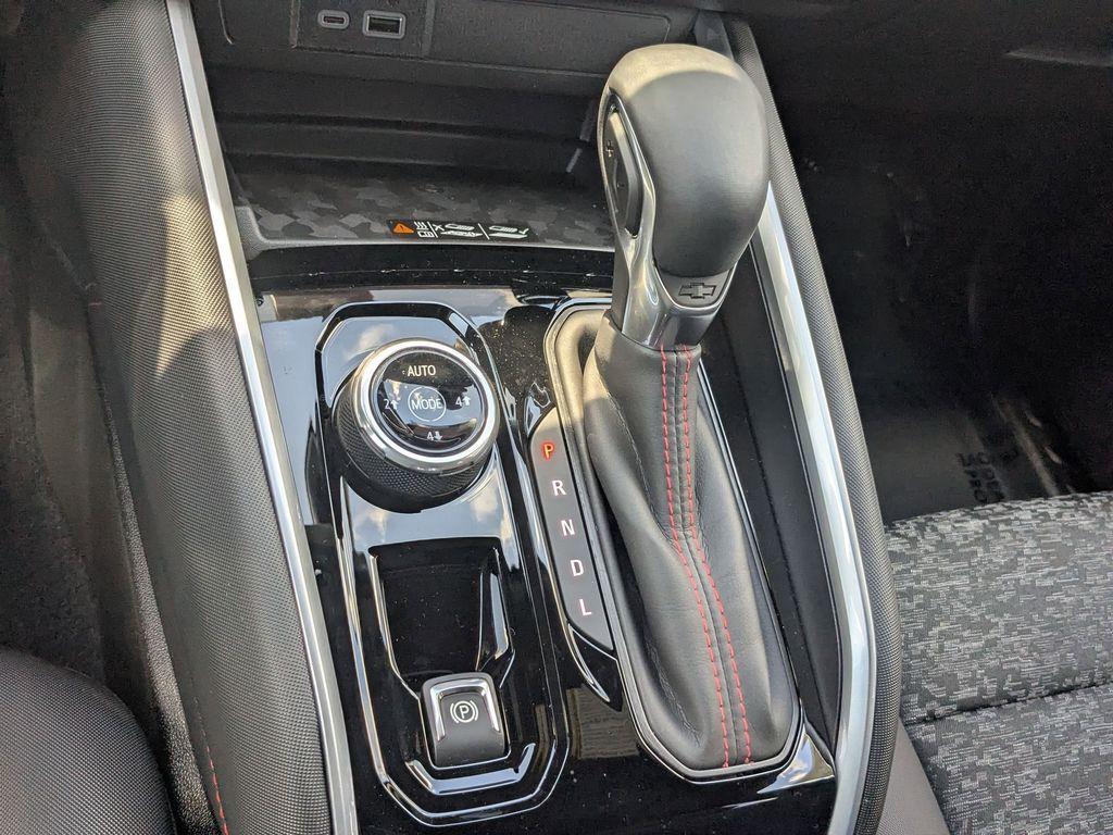 new 2025 Chevrolet Colorado car, priced at $39,992