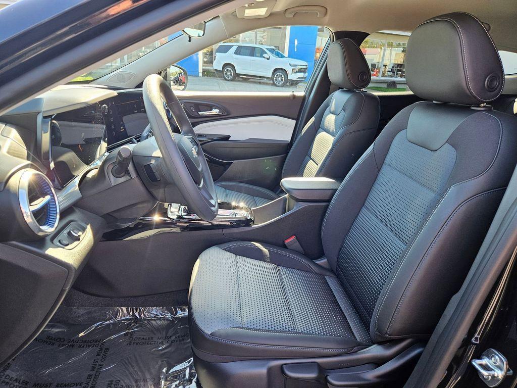 new 2025 Chevrolet Trax car, priced at $22,821