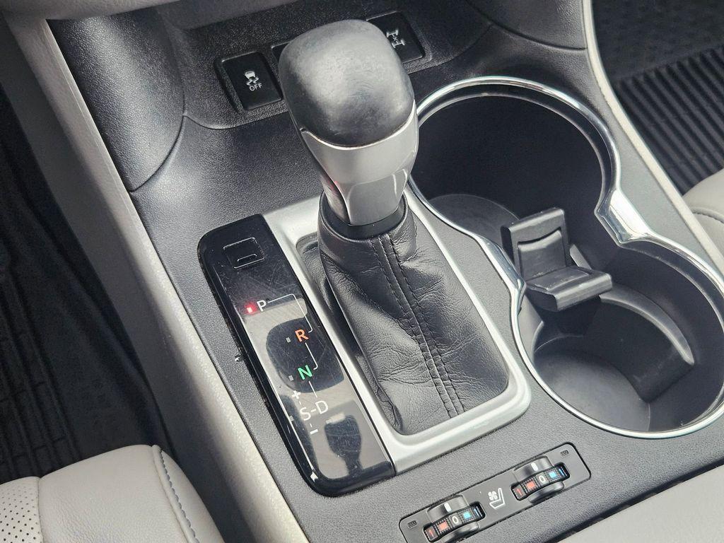 used 2019 Toyota Highlander car, priced at $29,967