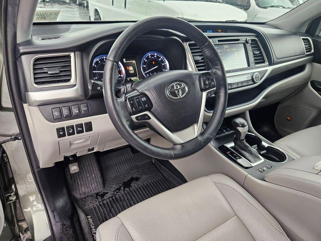used 2019 Toyota Highlander car, priced at $29,967