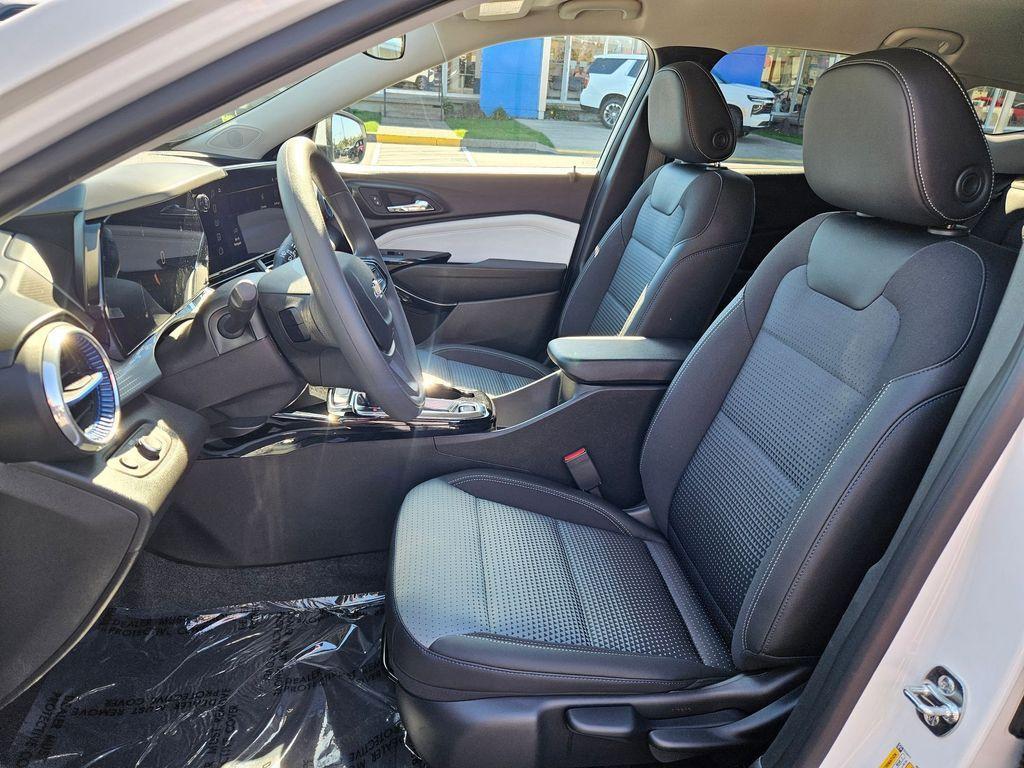 new 2025 Chevrolet Trax car, priced at $22,821