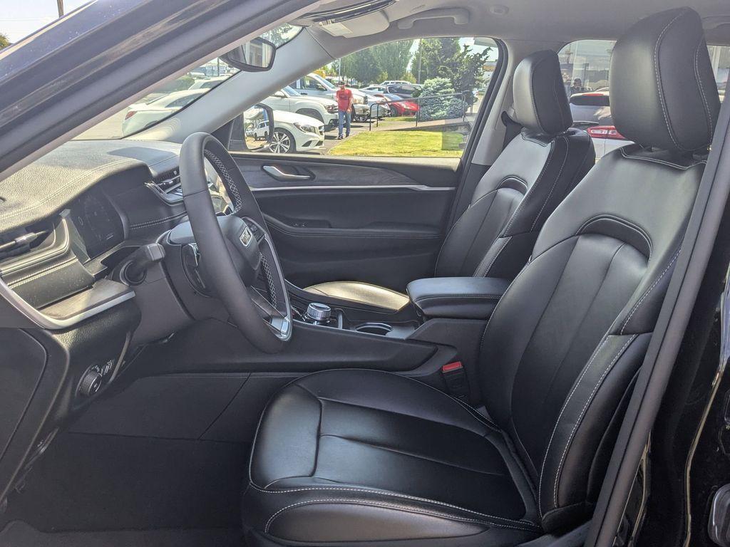 used 2024 Jeep Grand Cherokee L car, priced at $40,998
