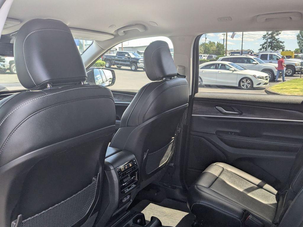 used 2024 Jeep Grand Cherokee L car, priced at $40,998