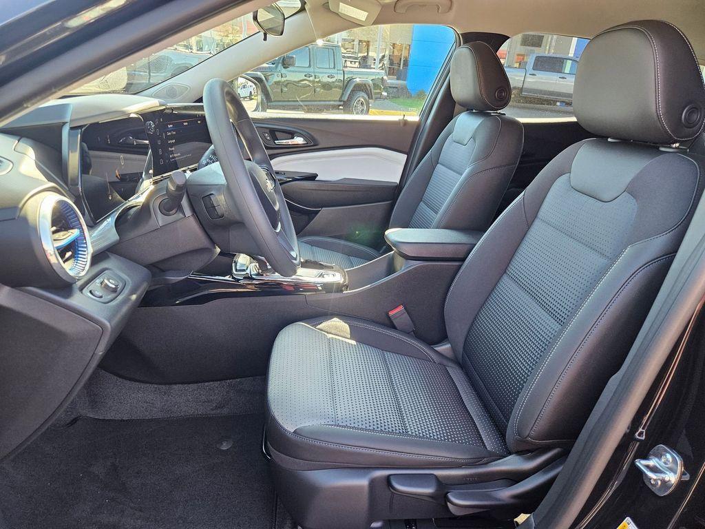 new 2025 Chevrolet Trax car, priced at $21,821