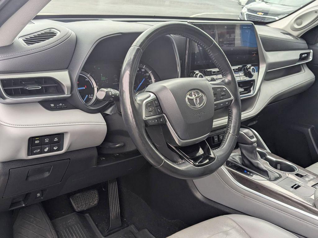 used 2021 Toyota Highlander Hybrid car, priced at $38,295