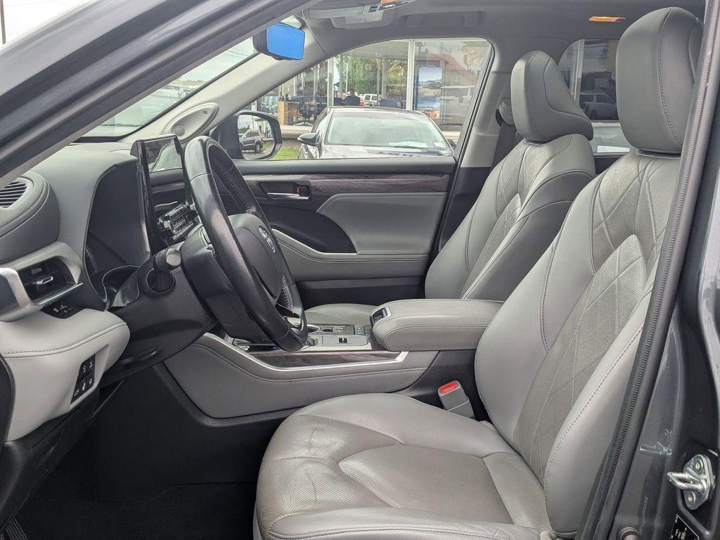 used 2021 Toyota Highlander Hybrid car, priced at $38,295