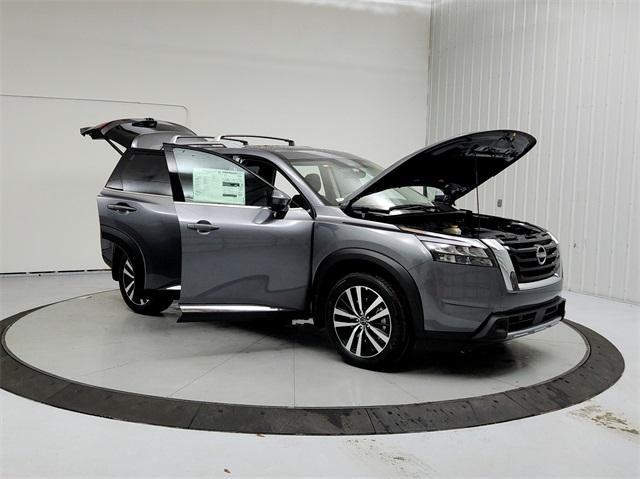 new 2025 Nissan Pathfinder car, priced at $48,262