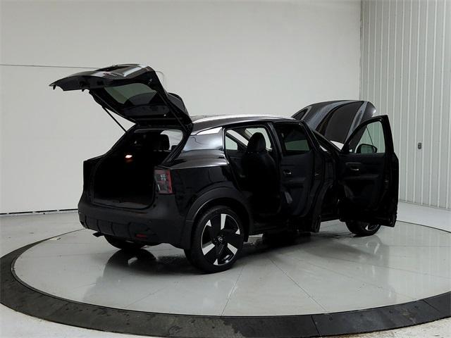 new 2025 Nissan Kicks car, priced at $28,124