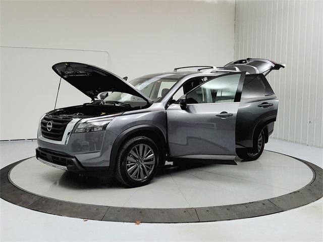 new 2025 Nissan Pathfinder car, priced at $45,568