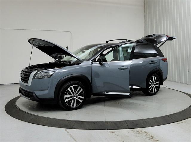 new 2025 Nissan Pathfinder car, priced at $49,674
