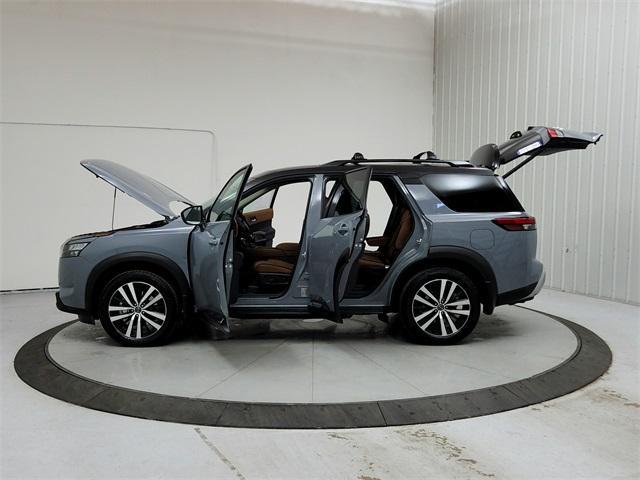 new 2025 Nissan Pathfinder car, priced at $49,674