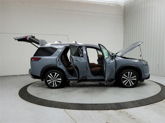 new 2025 Nissan Pathfinder car, priced at $49,182