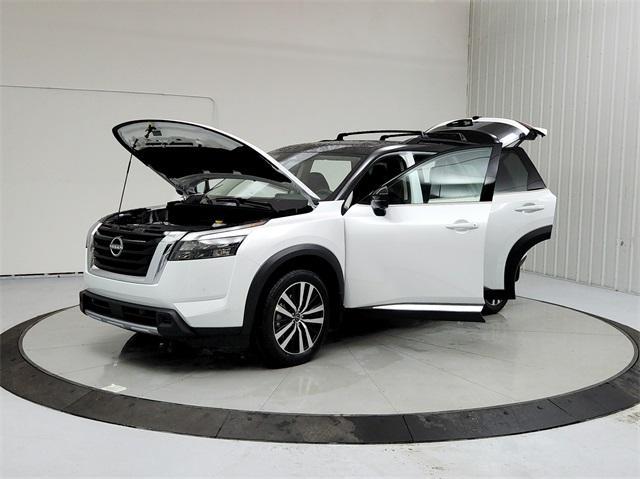 new 2025 Nissan Pathfinder car, priced at $50,655