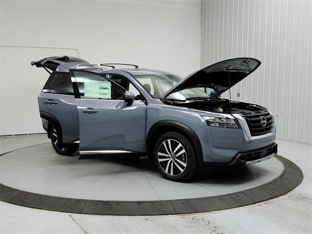 new 2025 Nissan Pathfinder car, priced at $49,182