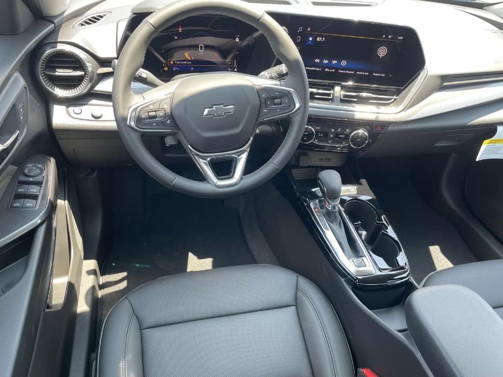 new 2025 Chevrolet Trax car, priced at $27,684